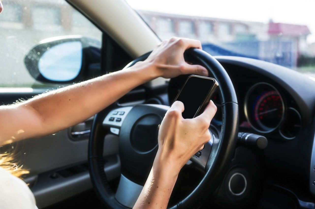 distraccion al volante movil