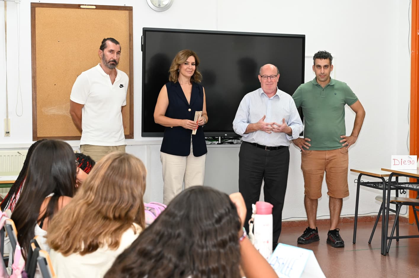 FOTO NP CURSPO ESCOLAR Y ENTREGA AGENDAS 3