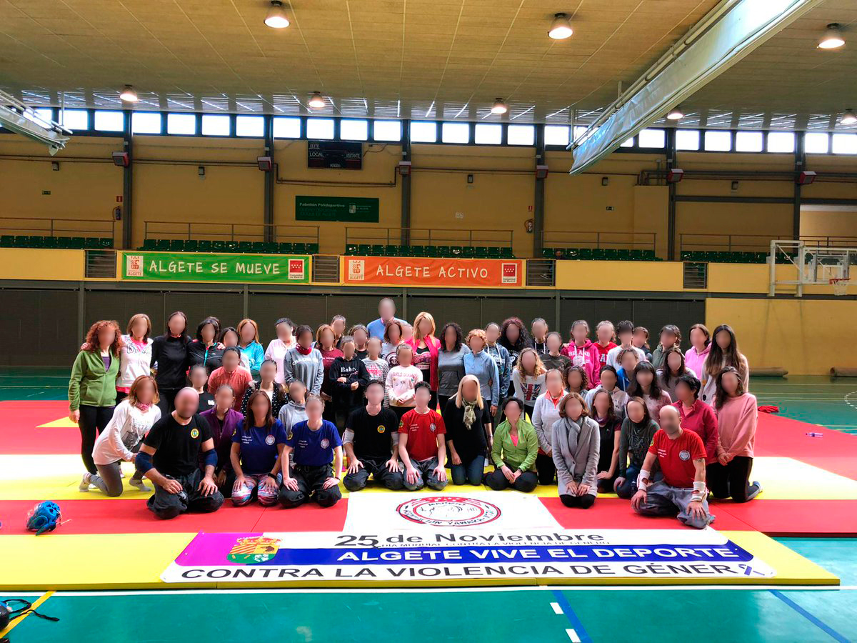 asistentes curso defensa personal femenina